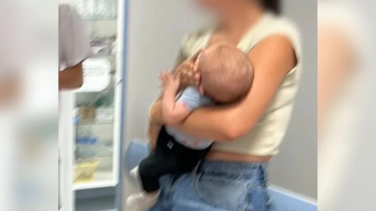 Dramatyczna sytuacja na osiedlu. Niemowlę zatrzaśnięte w rozgrzanym samochodzie. Liczyła się każda sekunda