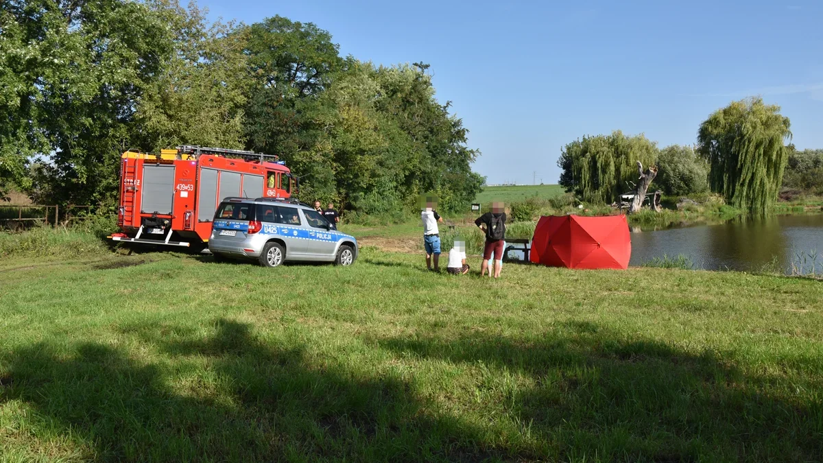 Dramat w Ciołkowie. Prokurator zabezpieczył ciało mężczyzny, znalezione w stawie - Zdjęcie główne