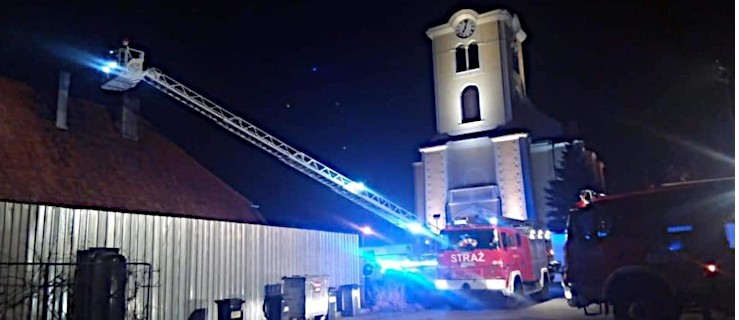 Pożar w budynku wielorodzinnym. Strażacy ruszyli z pomocą - Zdjęcie główne