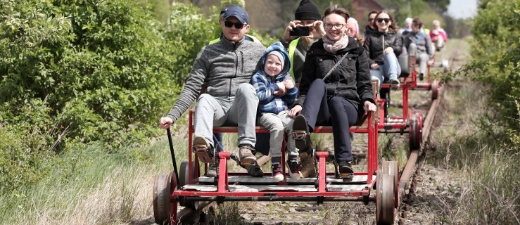 Majówka na drezynach. Skorzystało około 200 osób. Stowarzyszenie planuje piknik - Zdjęcie główne