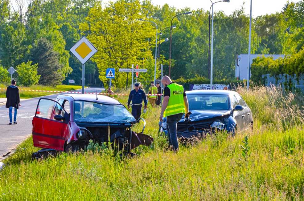 Śmiertelny wypadek w Jarocinie. Nie żyje 49-latek. Zderzenie na skrzyżowaniu ul. Przemysłowej i Handlowej  - Zdjęcie główne