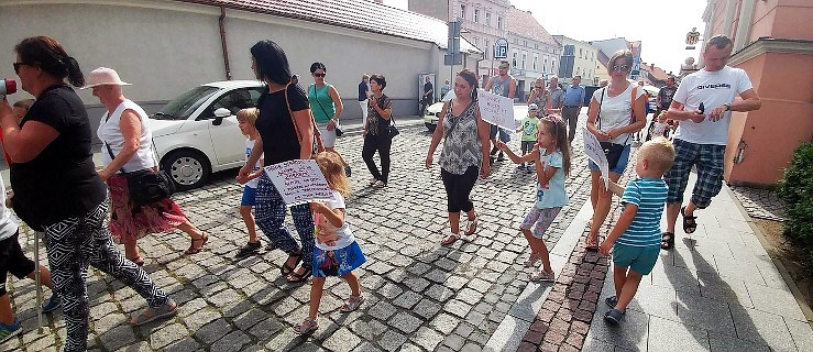 Jarociniacy popierają ratowników. Wzięli udział w manifestacji [WIDEO] - Zdjęcie główne