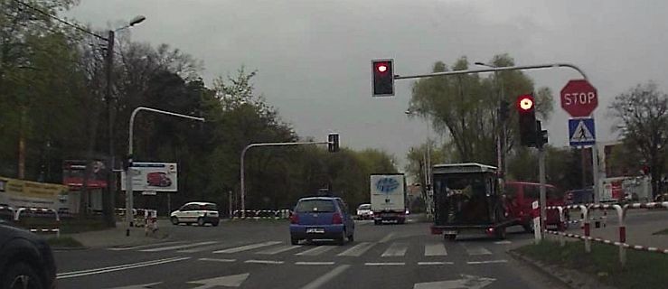 Jazda jarocińska. Na tych kierowcach czerwone światło nie robi wrażenia… [ZOBACZ WIDEO] - Zdjęcie główne