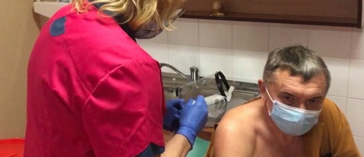 W jarocińskim szpitalu ruszyły szczepienia przeciwko koronawirusowi [ZDJĘCIA] - Zdjęcie główne