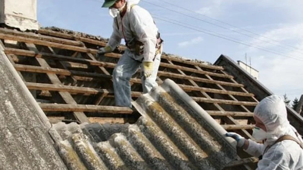 Można złożyć wniosek o wsparcie na wymianę dachu zawierającego azbest - Zdjęcie główne