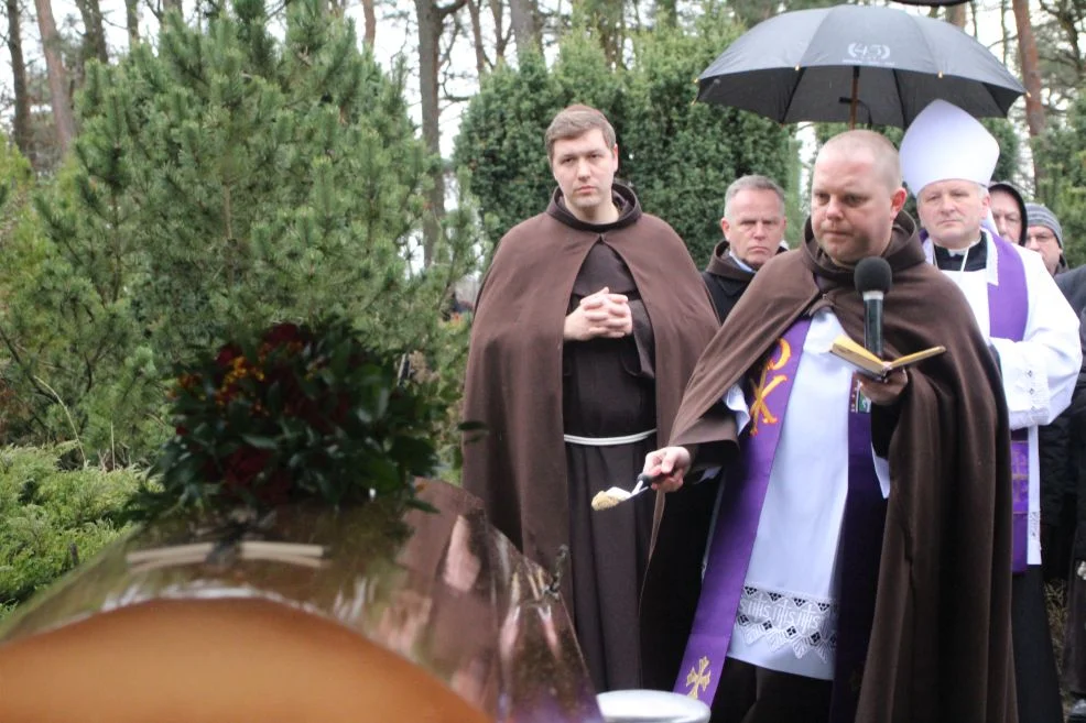 Uroczystości pogrzebowe ojca Sylwina Wojdanowicza, budowniczego kościoła i klasztoru franciszkanów w Jarocinie  - Zdjęcie główne