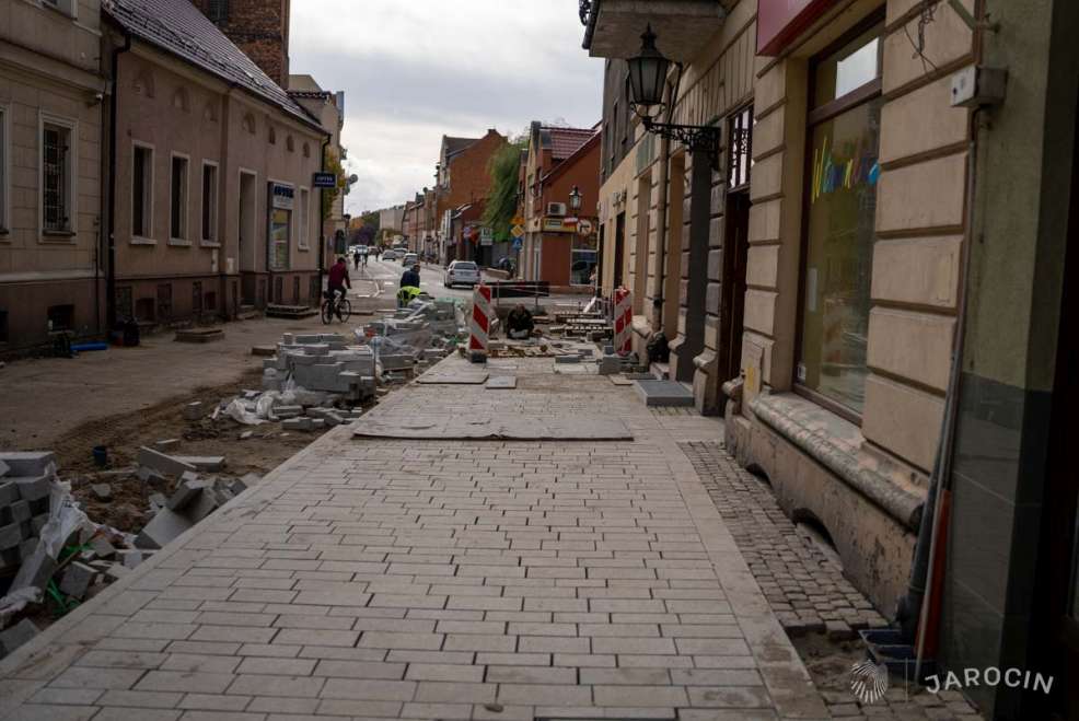 Na ulicy Wrocławskiej w Jarocinie widać już efekty rewitalizacji [ZDJECIA] - Zdjęcie główne