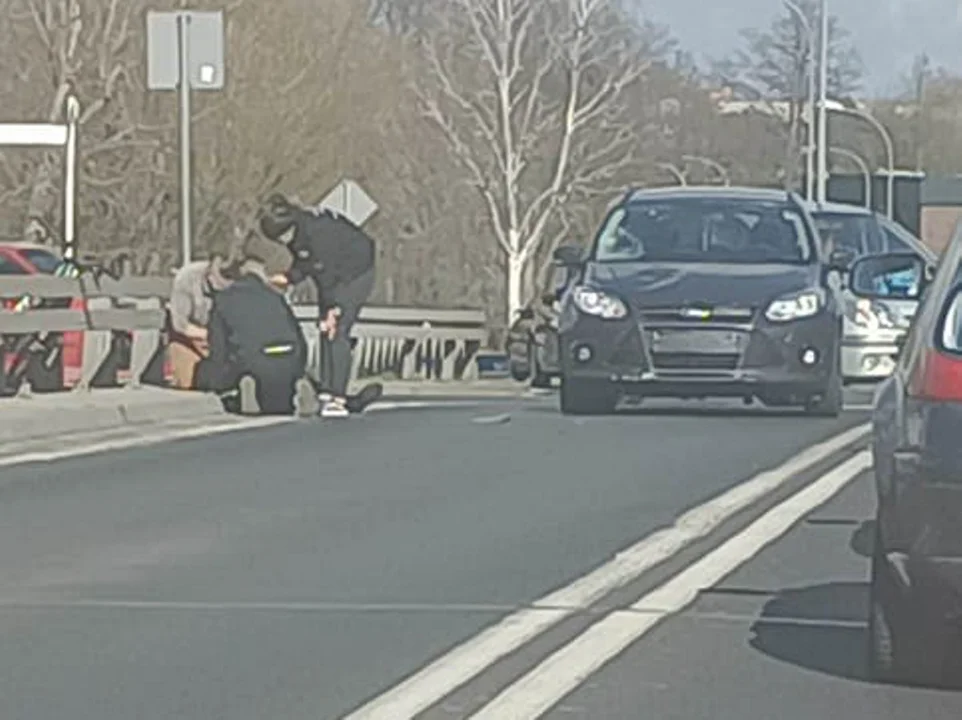 Potrącenie rowerzysty na przejściu dla pieszych w Jarocinie - Zdjęcie główne
