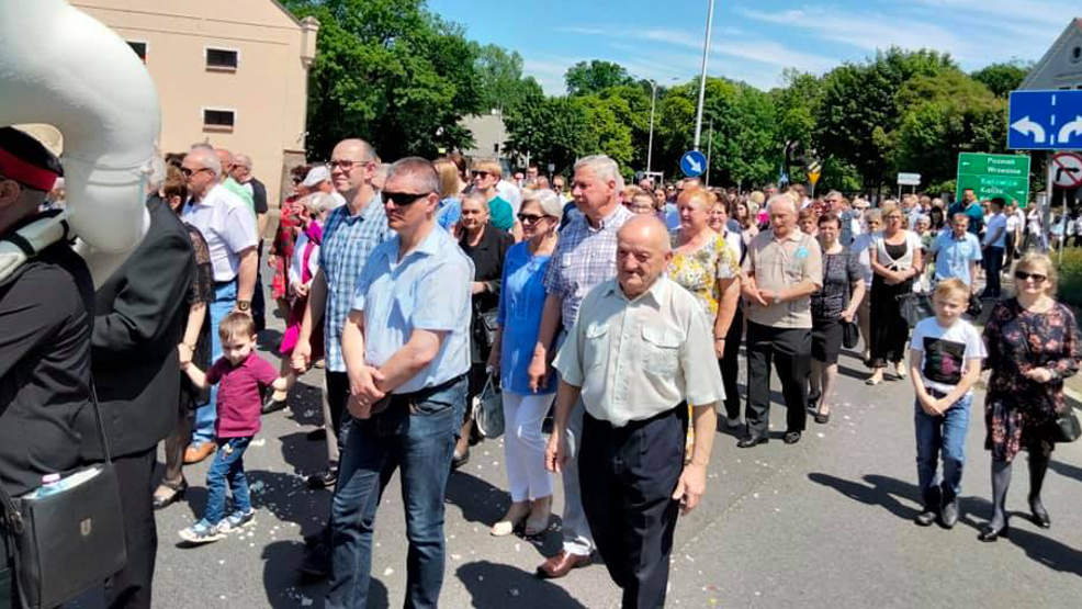 Jarocin. Jak wyglądała procesja Bożego Ciała z kościoła św. Marcina do Chrystusa Króla?