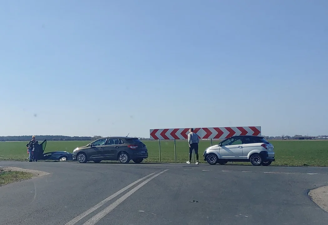 Auto w rowie przy drodze Rusko-Nosków  