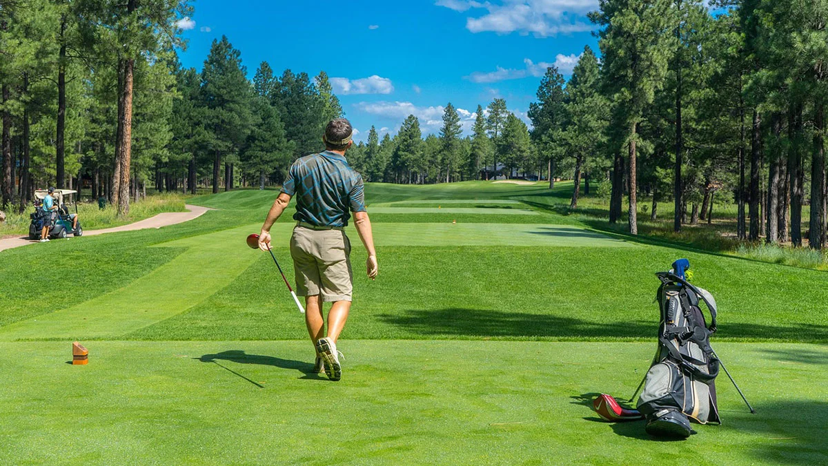 Jak najlepiej ubrać się do gry w golfa? Etykieta dla golfistów - Zdjęcie główne