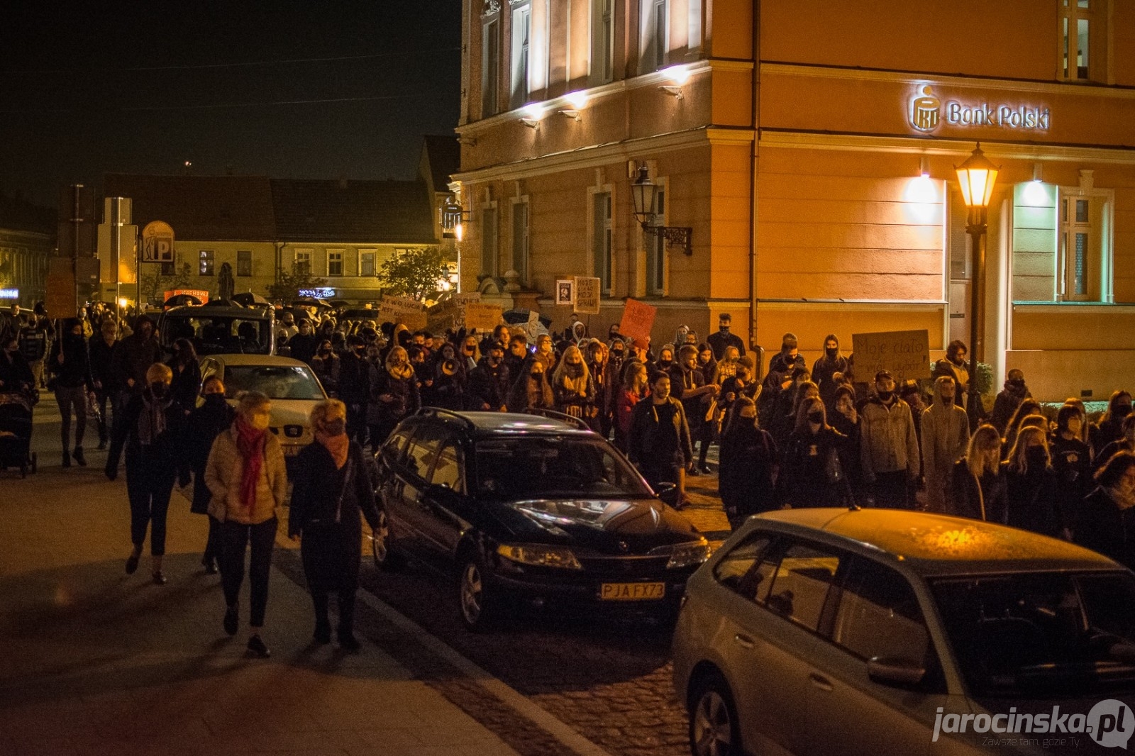 Jarocin. Setki ludzi przeszły ulicami miasta w proteście przeciwko wyrokowi w sprawie aborcji [ZDĘCIA] - Zdjęcie główne