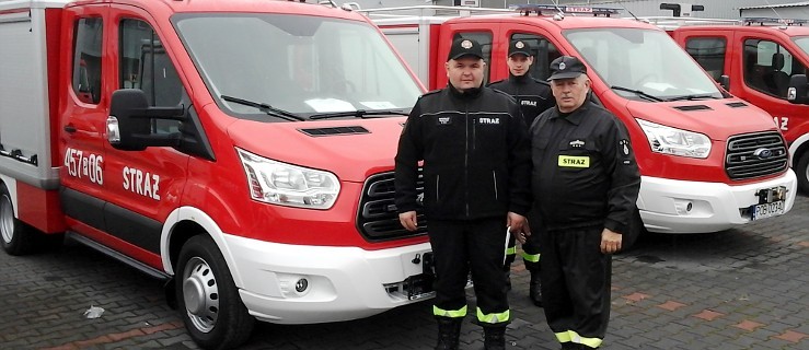 Racami witali nowy wóz strażacki - Zdjęcie główne