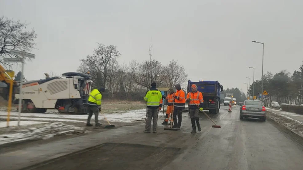 Remontują Powstańców Wielkopolskich w Jarocinie. Utrudnienia w ruchu [ZDJĘCIA] - Zdjęcie główne