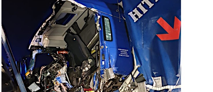 Wypadek z udziałem ciężarówek na drodze krajowej [ZDJĘCIA]   - Zdjęcie główne