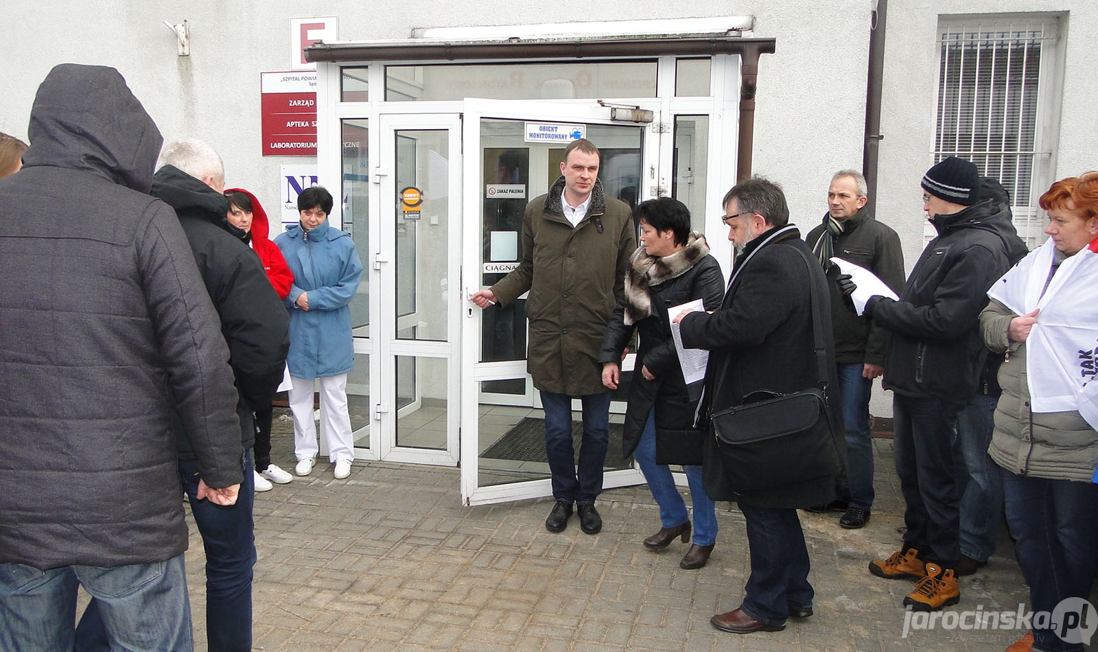 Protest pielęgniarek i ratowników medycznych w Jarocinie - Zdjęcie główne