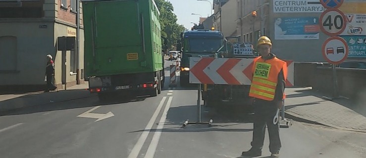 Utrudnienia na drodze wojewódzkiej w Jarocinie - Zdjęcie główne