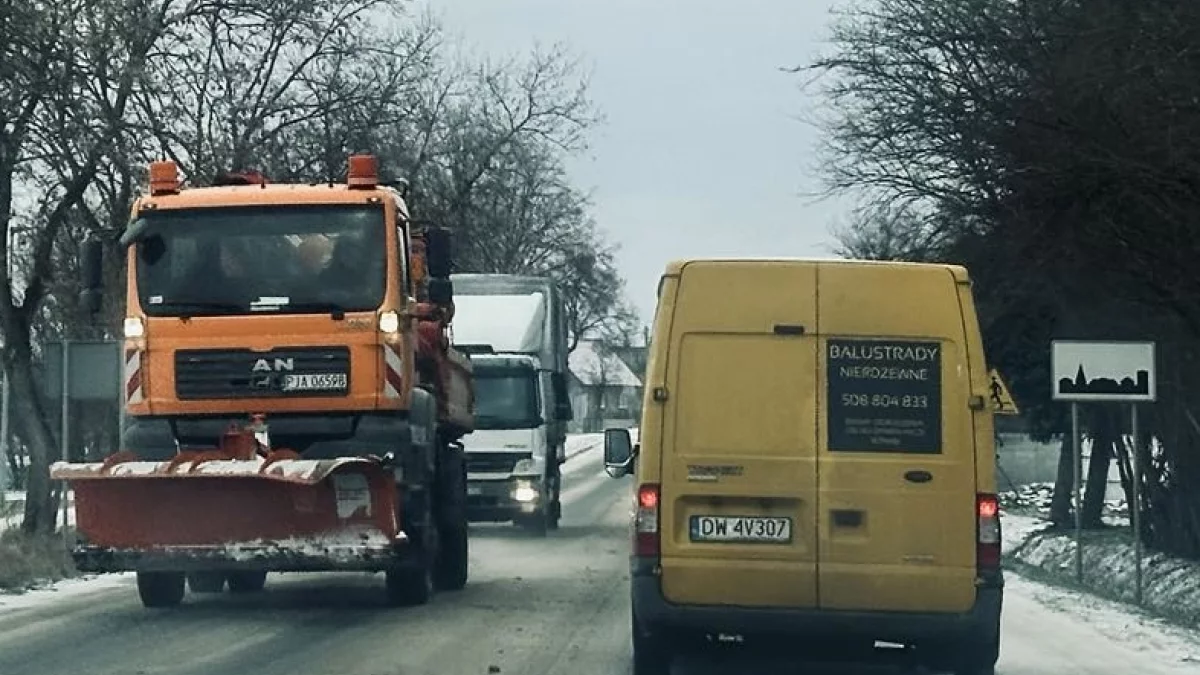 Kto będzie odśnieżał drogi i ulice w gminie Jarocin? Chętni się nie kwapią - Zdjęcie główne