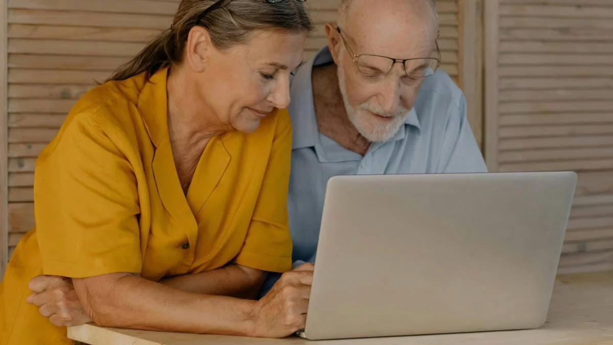 O tym, jak nie dać się oszukać w internecie, powiedzą podczas webinarium dla jarocińskich seniorów - Zdjęcie główne