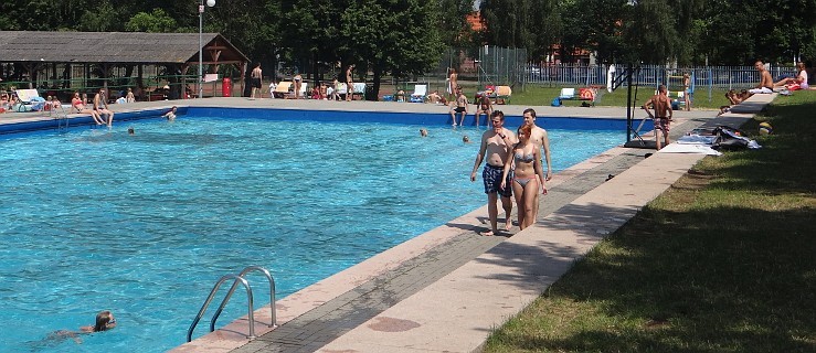 Latem możesz taniej korzystać z jarocińskich basenów - Zdjęcie główne