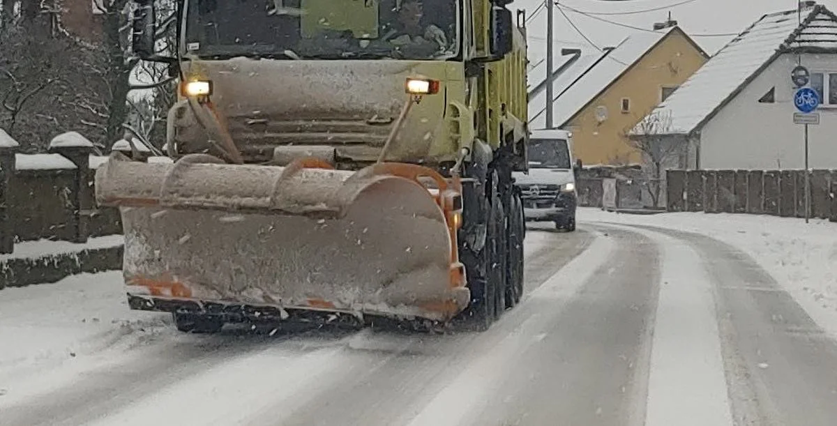 Jarocin. Zimowe utrzymanie dróg. Gdzie dzwonić w razie problemów? - Zdjęcie główne