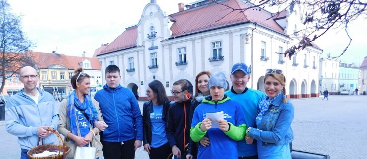 Ubierz się na niebiesko i przyjdź na rynek - Zdjęcie główne