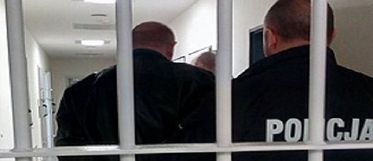 Zaatakował i zadawał ciosy młotkiem. Policja zatrzymała agresora. Grozi mu dożywocie - Zdjęcie główne