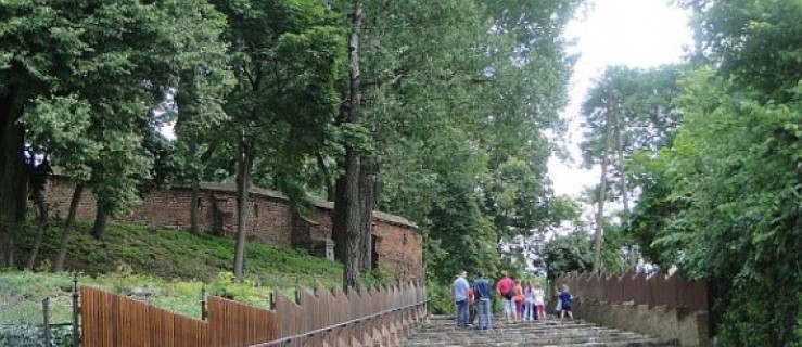 Na dożynki nowy płot przy kościele  - Zdjęcie główne