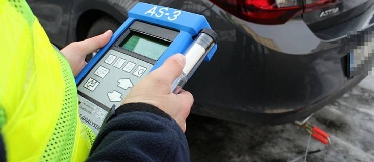 Analizatory spalin i dymomierze w akcji. Policja prowadzi działania „SMOG”  - Zdjęcie główne