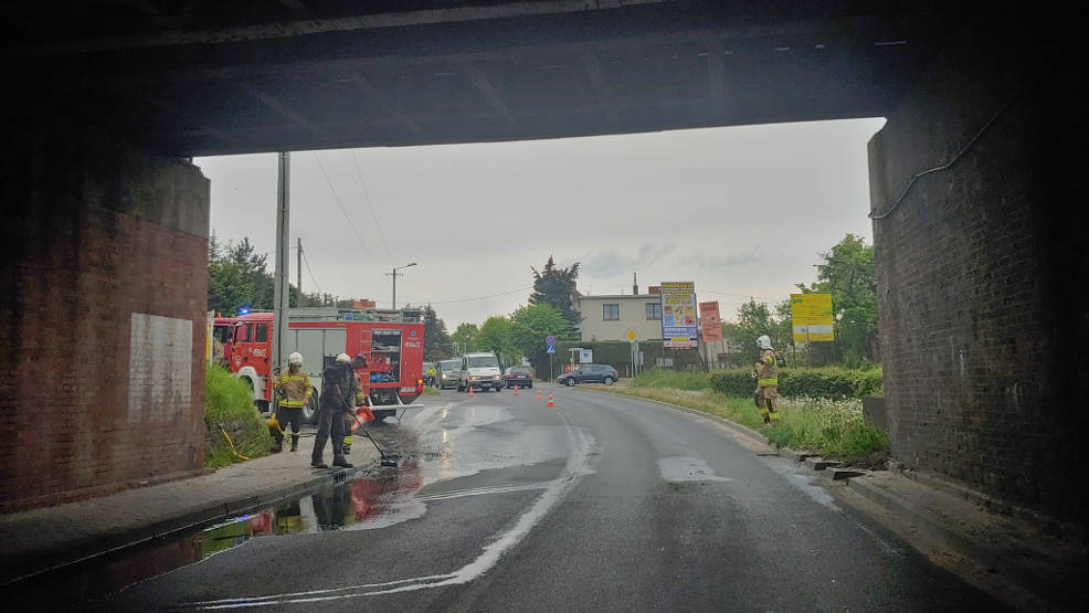 Jarocin. Odpady z oczyszczalni ścieków na ulicy Niepodległości