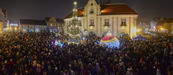 Pełny rynek na Mikołajkach w Jarocinie [ZDJĘCIA]  - Zdjęcie główne