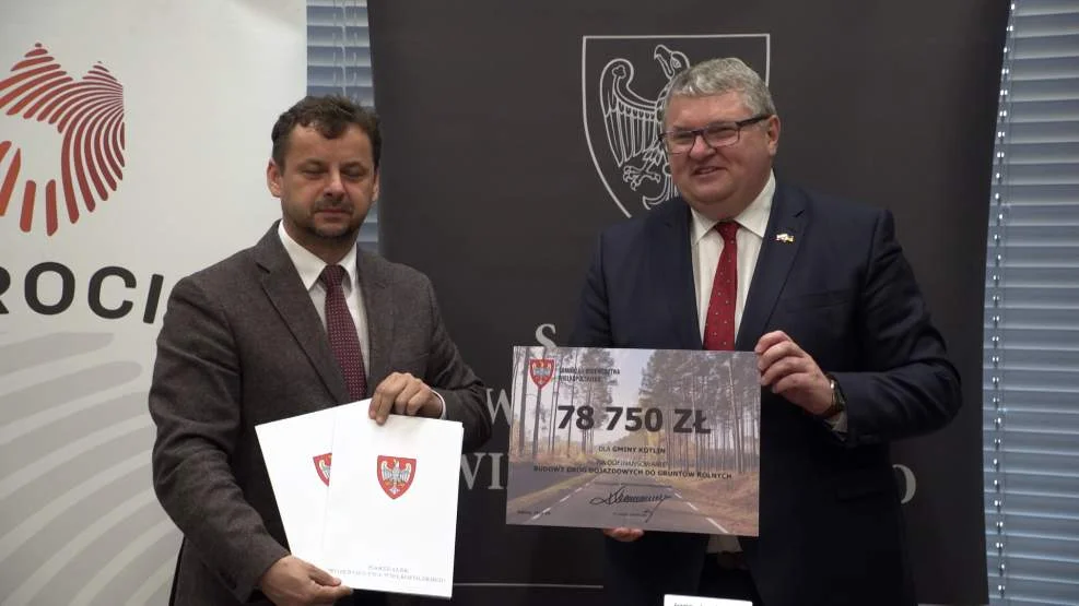 Wicemarszałek przywiózł pieniądze na drogi [WIDEO] - Zdjęcie główne