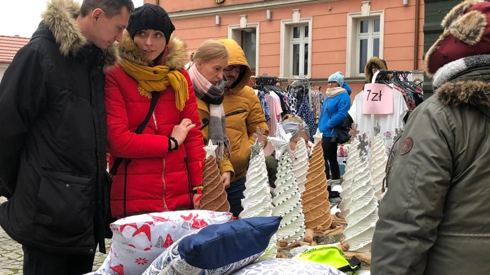 Dzisiaj Pchli Targ na Gołębiej. Warto zajrzeć [ZDJĘCIA] - Zdjęcie główne