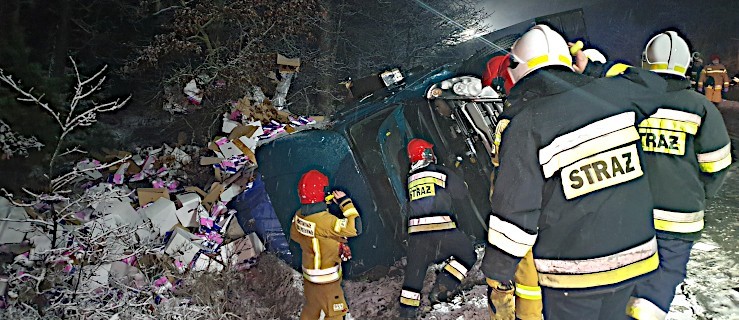 Zderzenie ciężarówki z busem na drodze wojewódzkiej 443. Jedna osoba jest poszkodowana [AKTUALIZACJA, ZDJĘCIA] - Zdjęcie główne