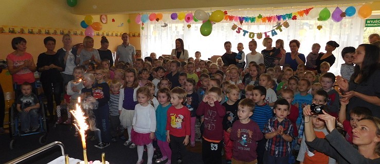  Maluchy świętowały urodziny przedszkola - Zdjęcie główne