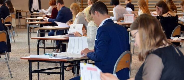 Matura 2020. Trzeci dzień zmagań maturzystów [AKTUALIZACJE] - Zdjęcie główne