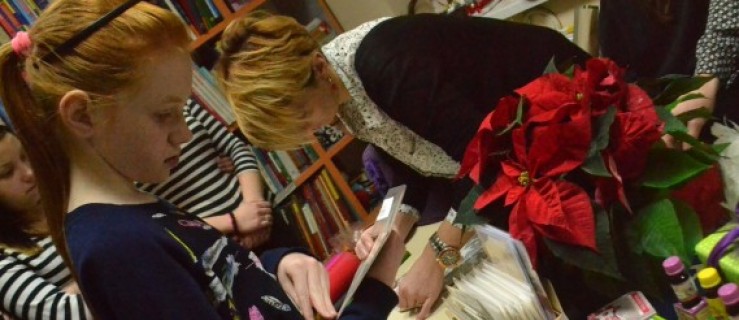 W bibliotece w Jaraczewie panuje już świąteczna atmosfera [ZDJĘCIA] - Zdjęcie główne