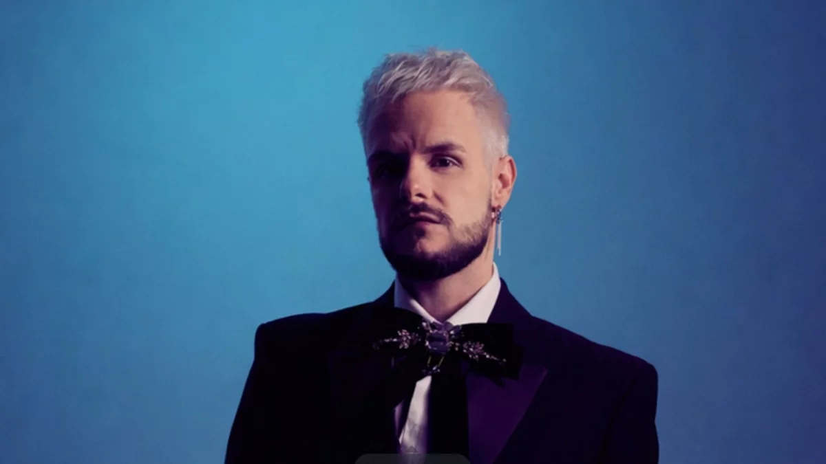 Filip Mettler wydał nowy singiel. O czym opowiadają "Peany"?