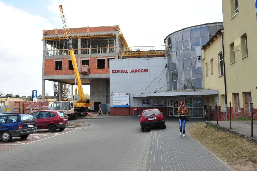Szpital Powiatowy w Jarocinie rozbudowuje się już prawie 20 lat. Zobacz, kiedy i co zostało zrobione