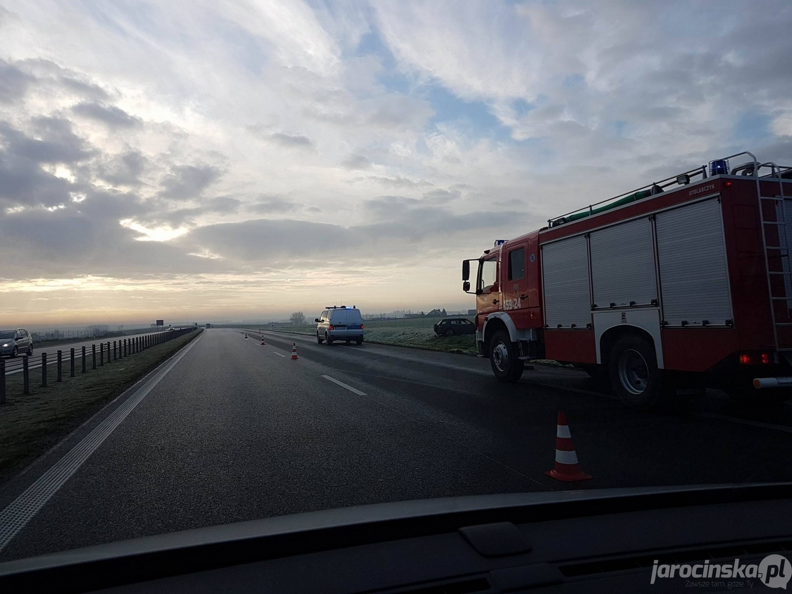 Jarocin. Seria kolizji na obwodnicy miasta. Ślisko  - Zdjęcie główne