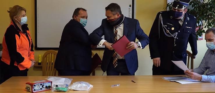 Burmistrz Jarocina przekazał szpitalowi respiratory i zapowiada kolejną pomoc  - Zdjęcie główne
