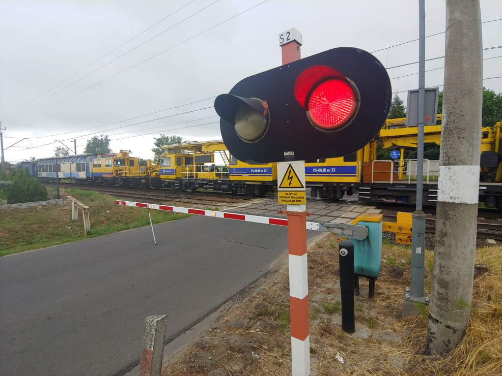 Centymetry od śmierci na przejeździe kolejowym w Mieszkowie   