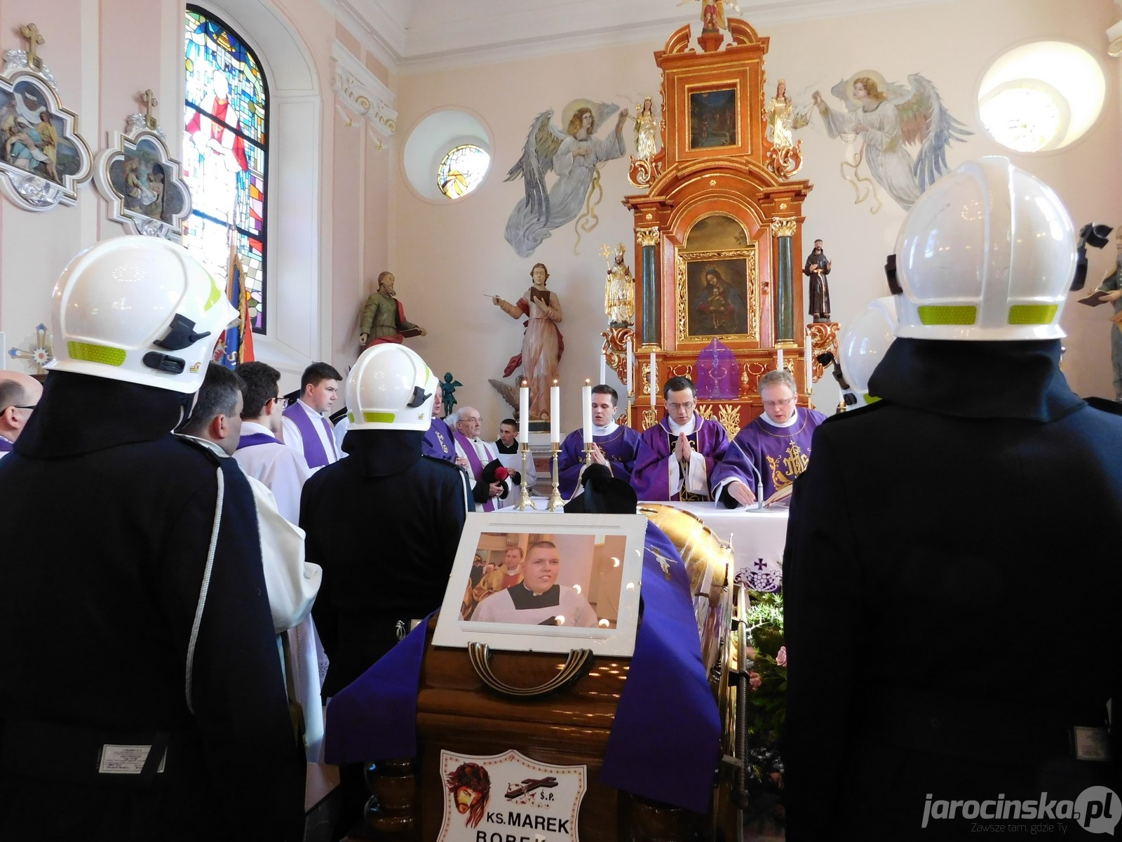 Jarocin. Pogrzeb księdza Marka Bobka w Kretkowie - Zdjęcie główne