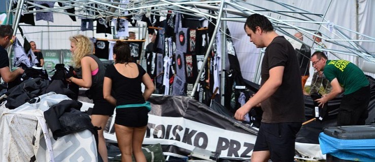 Burza z silnym wiatrem przerwała festiwal. [ZDJĘCIA]  - Zdjęcie główne