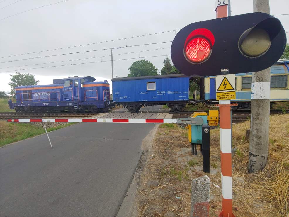 Centymetry od śmierci na przejeździe kolejowym w Mieszkowie   