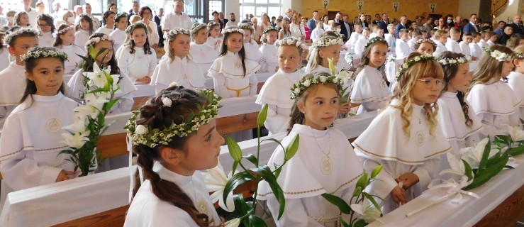 97 dzieci przyjęło Pierwszą Komunię św. u franciszkanów [ZDJĘCIA, WIDEO] - Zdjęcie główne