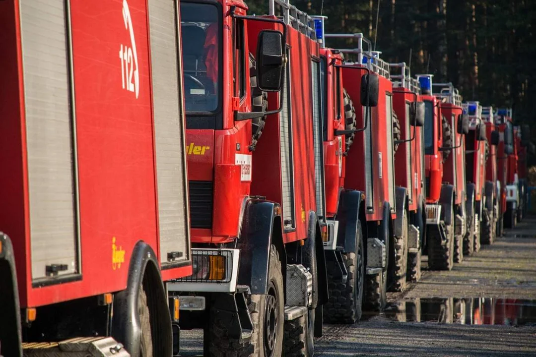 Pożar budynku w Żółkowie. Kilkanaście zastępów w akcji - Zdjęcie główne