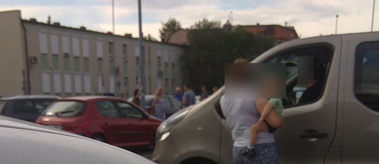 Barierki się zepsuły. Klienci uwiezieni na parkingu "Robi się naprawdę nerwowo - Zdjęcie główne