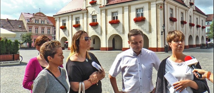 Chcą odwołać burmistrza i radę miejską [WIDEO]  - Zdjęcie główne