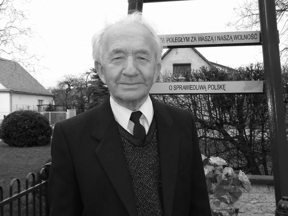 Nie żyje Mieczysław Makarewicz z Jarocina. Razem z bratem wykonał pomnik ofiar Katynia - Zdjęcie główne